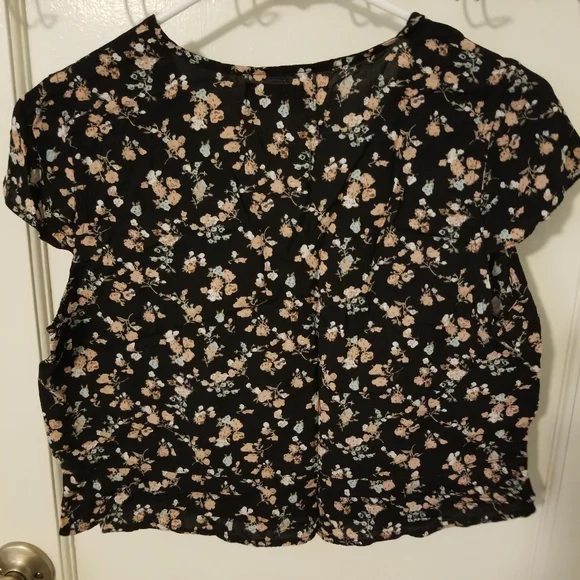 Disturbia floral button up crop top - Picture 3 of 3